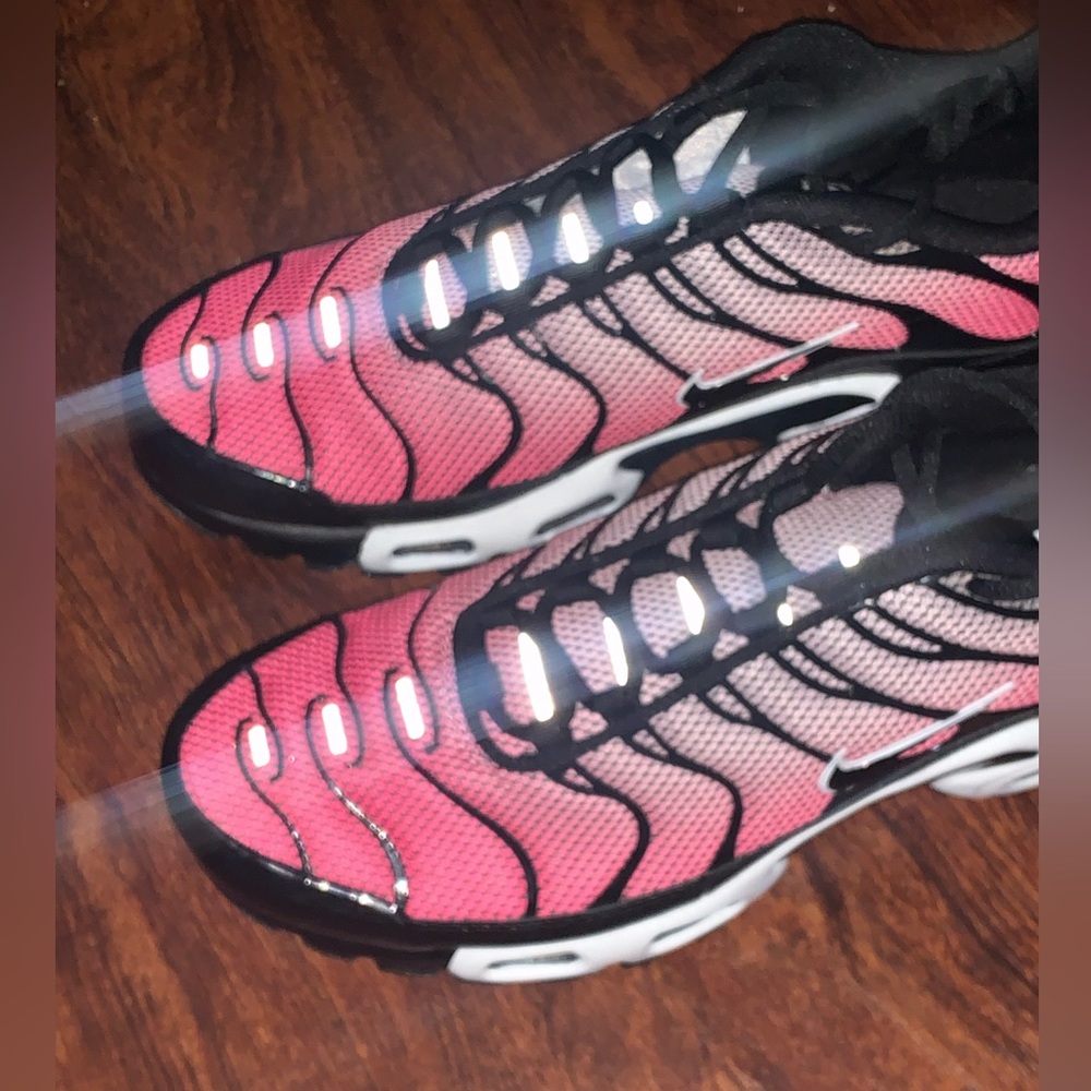 Nike - Picture 4 of 11